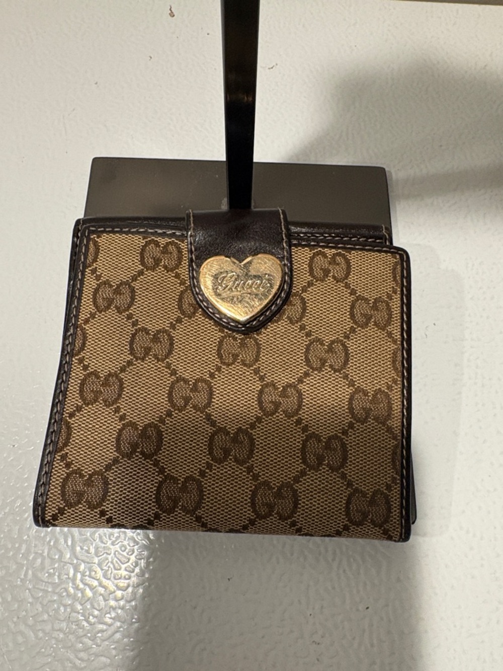 Pre- Owned Vintage Gucci GG Canvas Heart Shape Compact Bi- fold Wallet